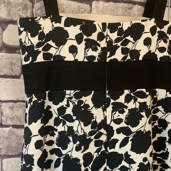 BCBG Black & White Dress Size 8 - Picture 10 of 12